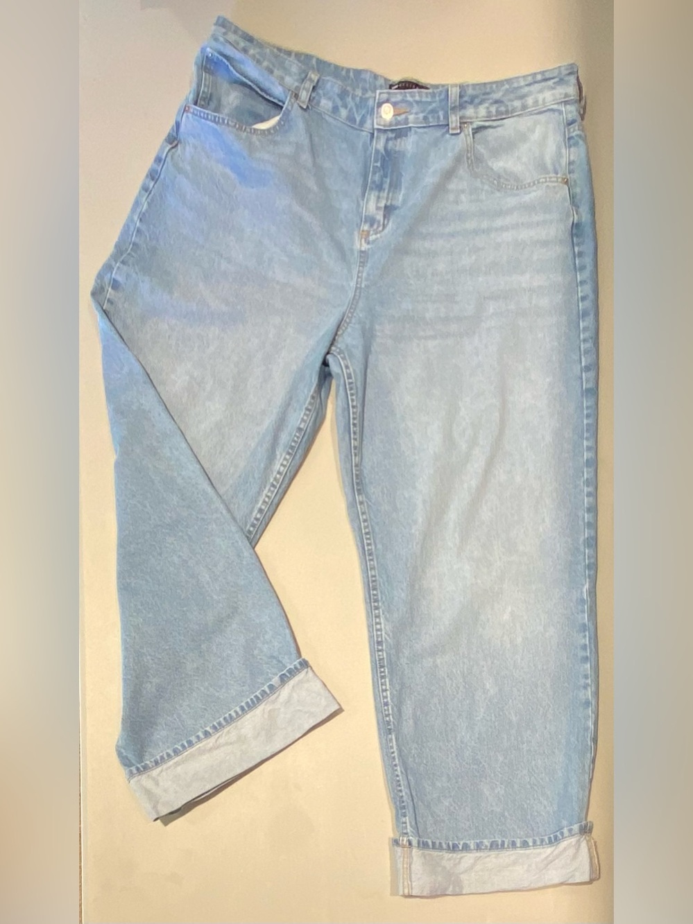 ASOS DESIGN Loose Jean with Deep Turn Up Cuff, Pale Wash, size 16 - Picture 7 of 9